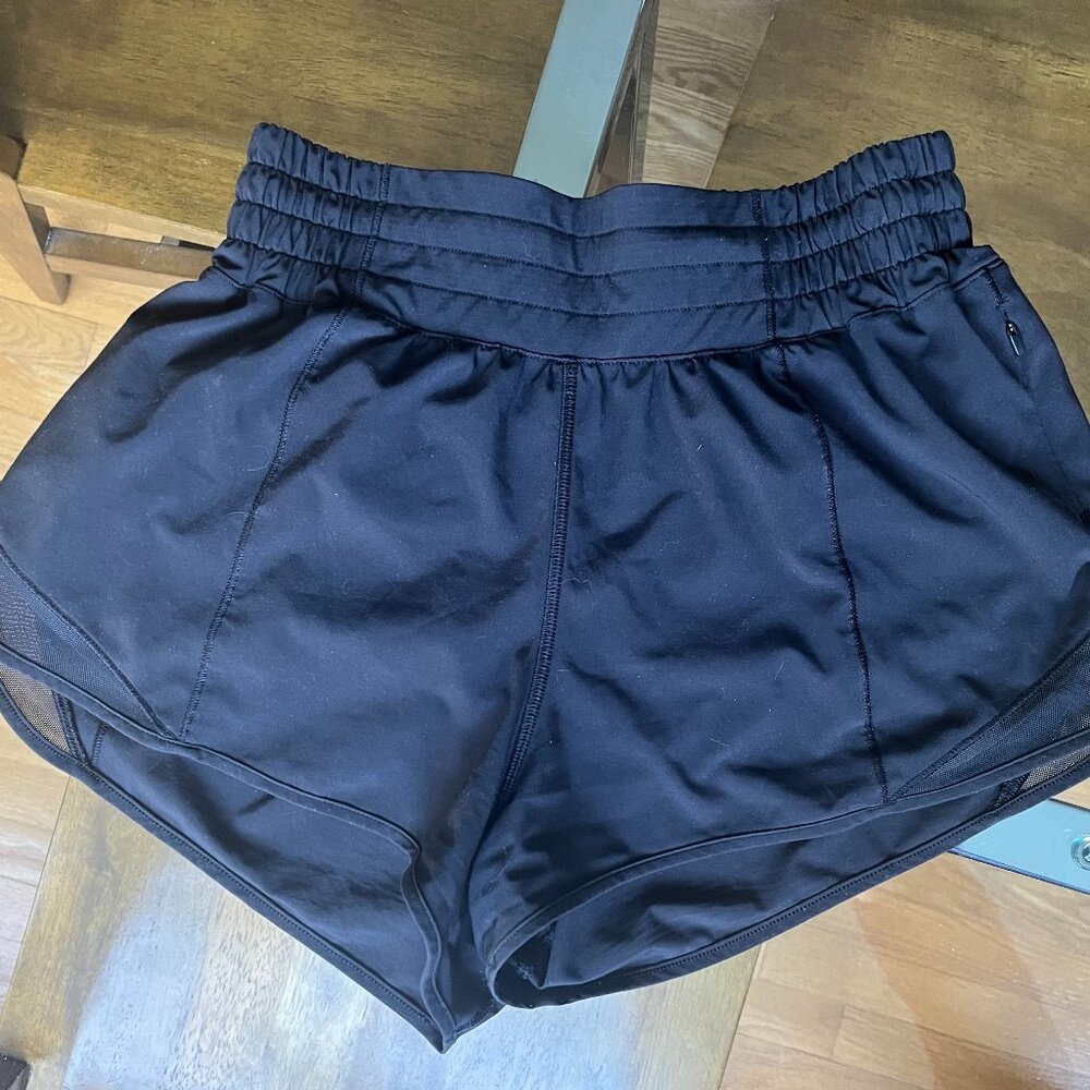 Lululemon Hotty Hot High-Rise Lined Short 2.5" Size 4 Black